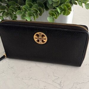 Tory Burch Carson zip wallet